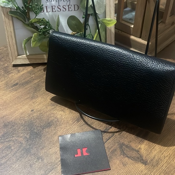 Junko wallet 

Elegant Black Leather - Picture 5 of 7